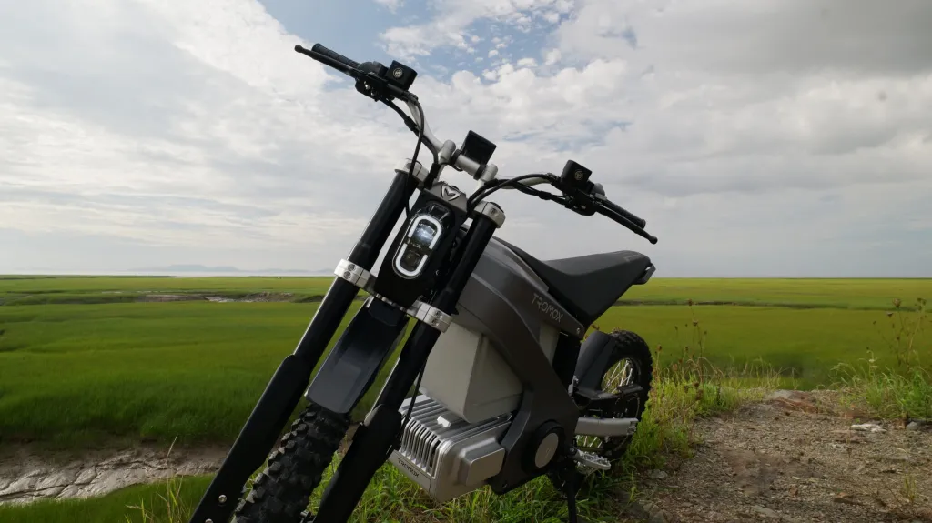 MC10 Electric Dirt Bike – 11kW Motor, Dual Battery, Street-Legal, 120km Range
