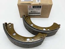 Load image into Gallery viewer, 300mm Right Brake Shoe Set for Mitsubishi Canter | OE Quality Replacement