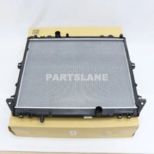 Load image into Gallery viewer, Toyota Hilux Aluminum Radiator Cooling