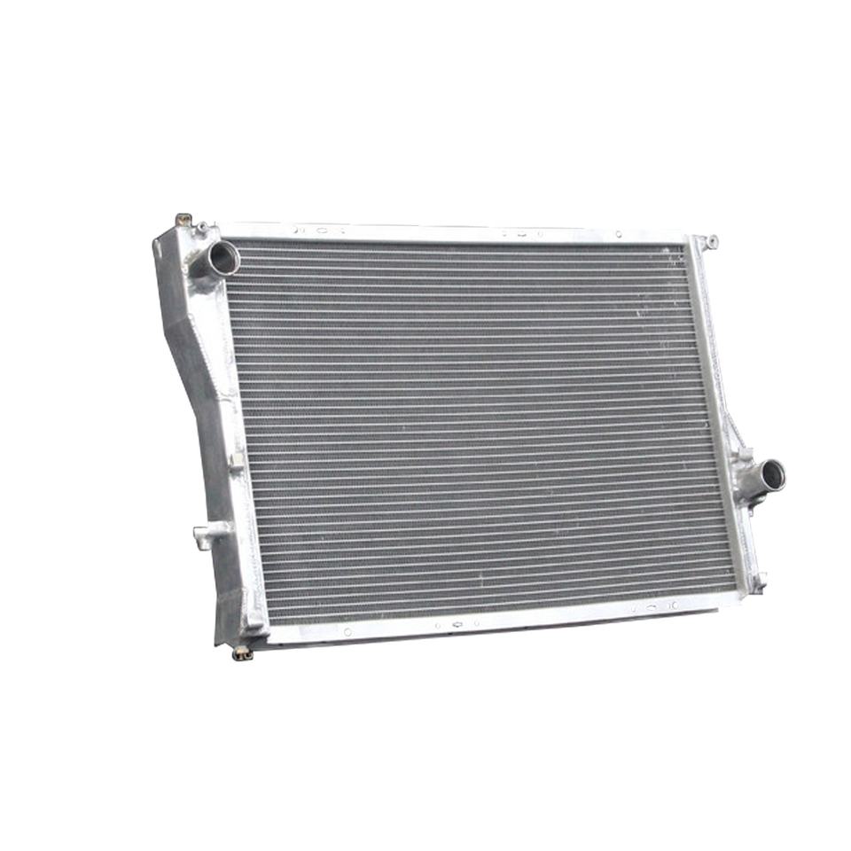 Aluminum Radiator for BMW 525i 528i 530i 540i 740i 740iL 750iL M5 Z8 1999-2005 Water tank