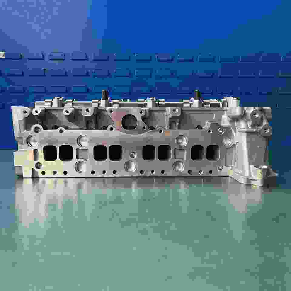 Auto Engine OM651.901 908724 A6510103220 A6510103020 Cylinder Head Assembly for Mercedes Benz B180/B200