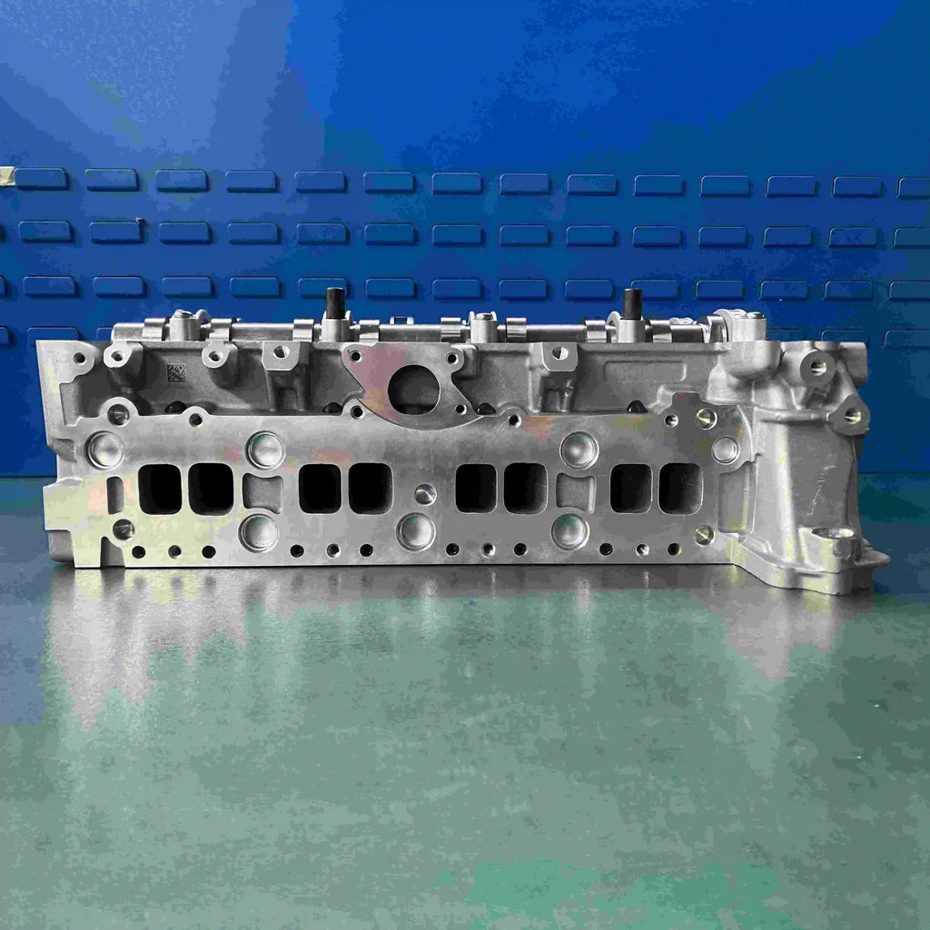 Auto Engine OM651.901 908724 A6510103220 A6510103020 Cylinder Head Assembly for Mercedes Benz B180/B200