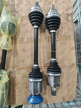 Load image into Gallery viewer, VW Tiguan 2010–2013 Front CV Drive Shaft Assembly 5ND407761E / 5ND407762E