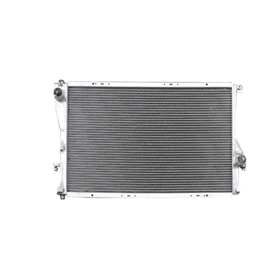 Aluminum Radiator for BMW 525i 528i 530i 540i 740i 740iL 750iL M5 Z8 1999-2005 Water tank