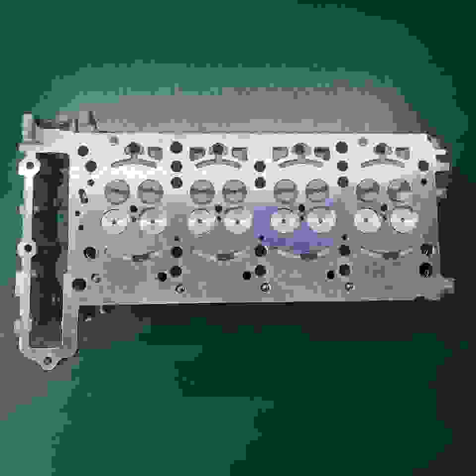 Auto Engine OM651.901 908724 A6510103220 A6510103020 Cylinder Head Assembly for Mercedes Benz B180/B200