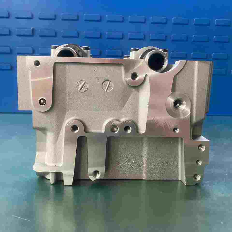 908734 A6510105511 6510103220 OM651940 Engine Cylinder Head for Mercedes Benz C CLASE S CLASE VITO 16