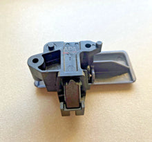 Load image into Gallery viewer, GENUINE Toyota Hilux LN167 LN172 RZN149 RZN169 KZN165 Lower Glove Box Latch Lock