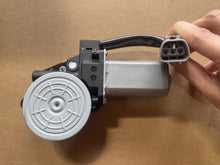 Load image into Gallery viewer, Front Right Window Lift Motor 5 Pins for Toyota Landcruiser 100Series 98-07