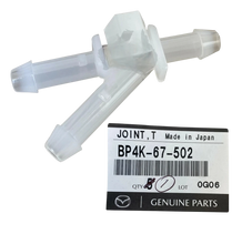 Load image into Gallery viewer, Genuine Mazda 3 BK windscreen washer hose connector Y-joint BP4K67502
