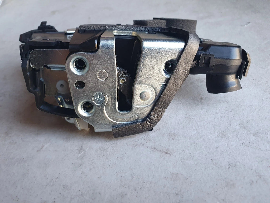 Power Door Lock Mechanism Front Right RH for Toyota Hilux 05-15 690300K010