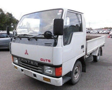 Load image into Gallery viewer, CORNER LIGHT INDICATOR BLINKER LAMP for MITSUBISHI CANTER FE 3/4 1986 -1995 PAIR