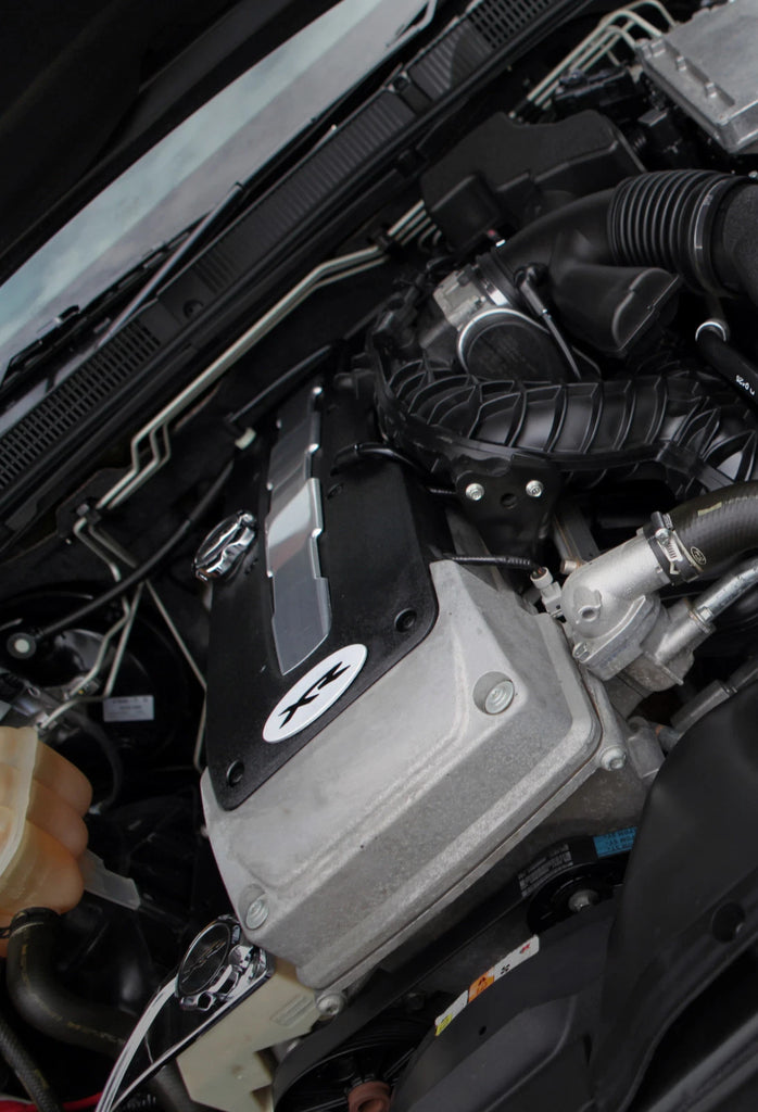 XR ENGINE COVER OVAL BADGE SUIT FORD FALCON FG 6 CYLINDER SEDAN UTE/XR6 XR 6