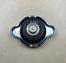 Load image into Gallery viewer, GENUINE Toyota LandCruiser HZJ75 HZJ80 HDJ80 Hiace Dyna Radiator Cap