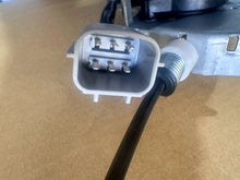 Load image into Gallery viewer, Front Right Window Regulator With 6 Pins Motor for Nissan Juke F15 12-20
