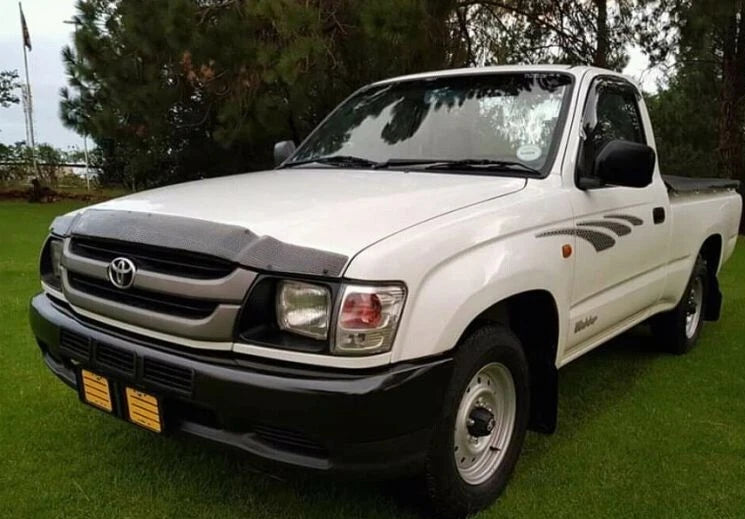 *NEW* GRILLE MESH (SILVER/GREY) SUIT TOYOTA HILUX RN140/150 SR5 9/2001 - 2/2005